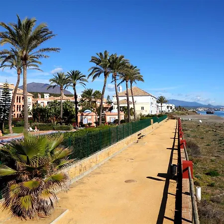 Superb 3-bed Penthouse Minutes Drive To The *