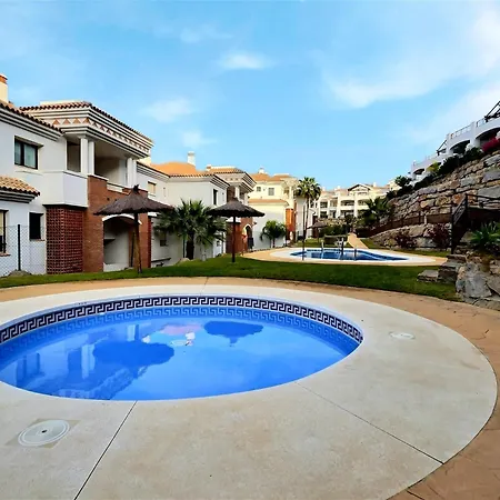 Superb 3-bed Penthouse Minutes Drive To The