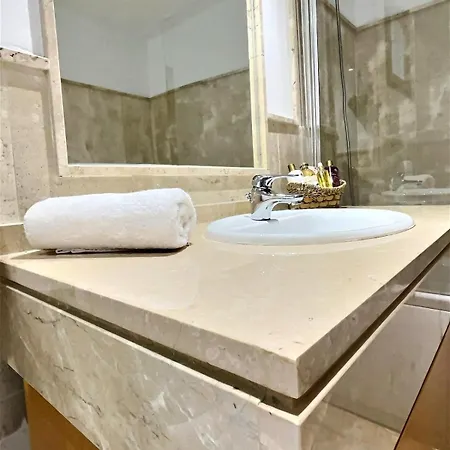 Superb 3-bed Penthouse Minutes Drive To The Apartment Buenas Noches