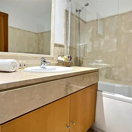 Superb 3-bed Penthouse Minutes Drive To The Apartment *