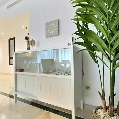 Superb 3-bed Penthouse Minutes Drive To The