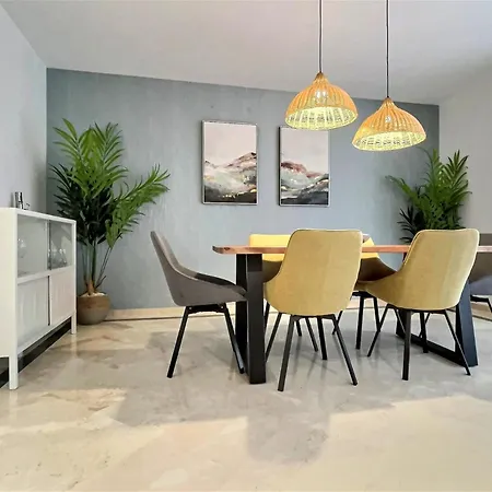 Apartment Superb 3-bed Penthouse Minutes Drive To The Buenas Noches