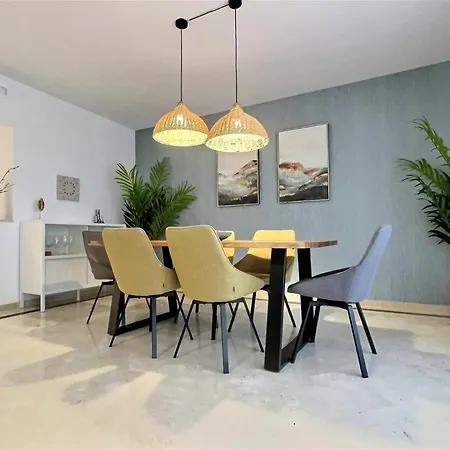 Superb 3-bed Penthouse Minutes Drive To The *